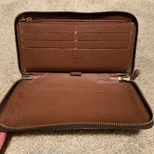 Auth Louis Vuitton zippy organizer wallet